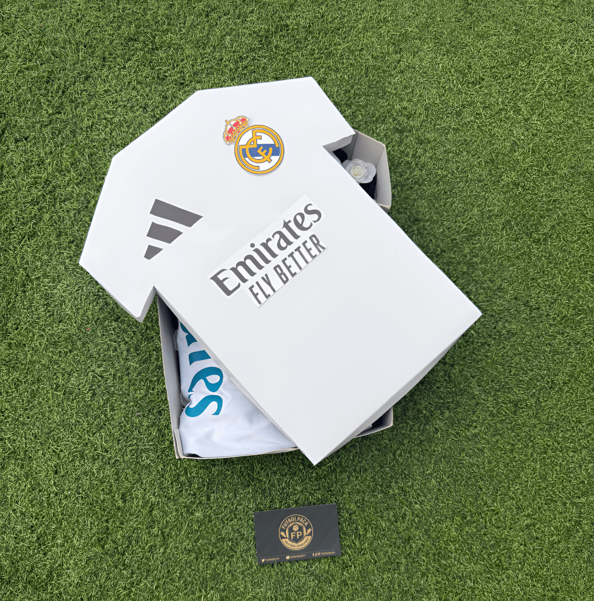 Caja Leyenda Mujer – Cristiano Ronaldo Real Madrid - FutbolPack
